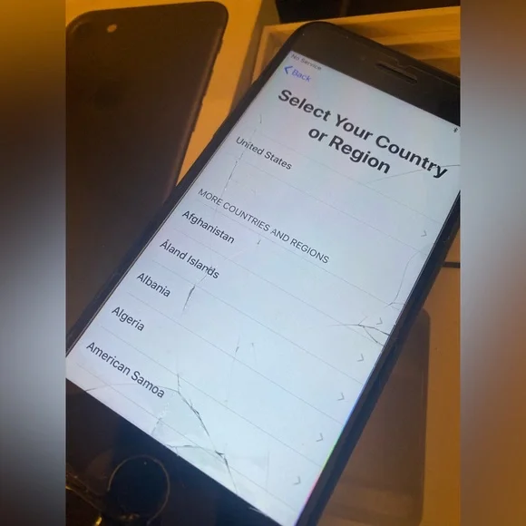 Black IPhone 7 - Picture 6 of 6